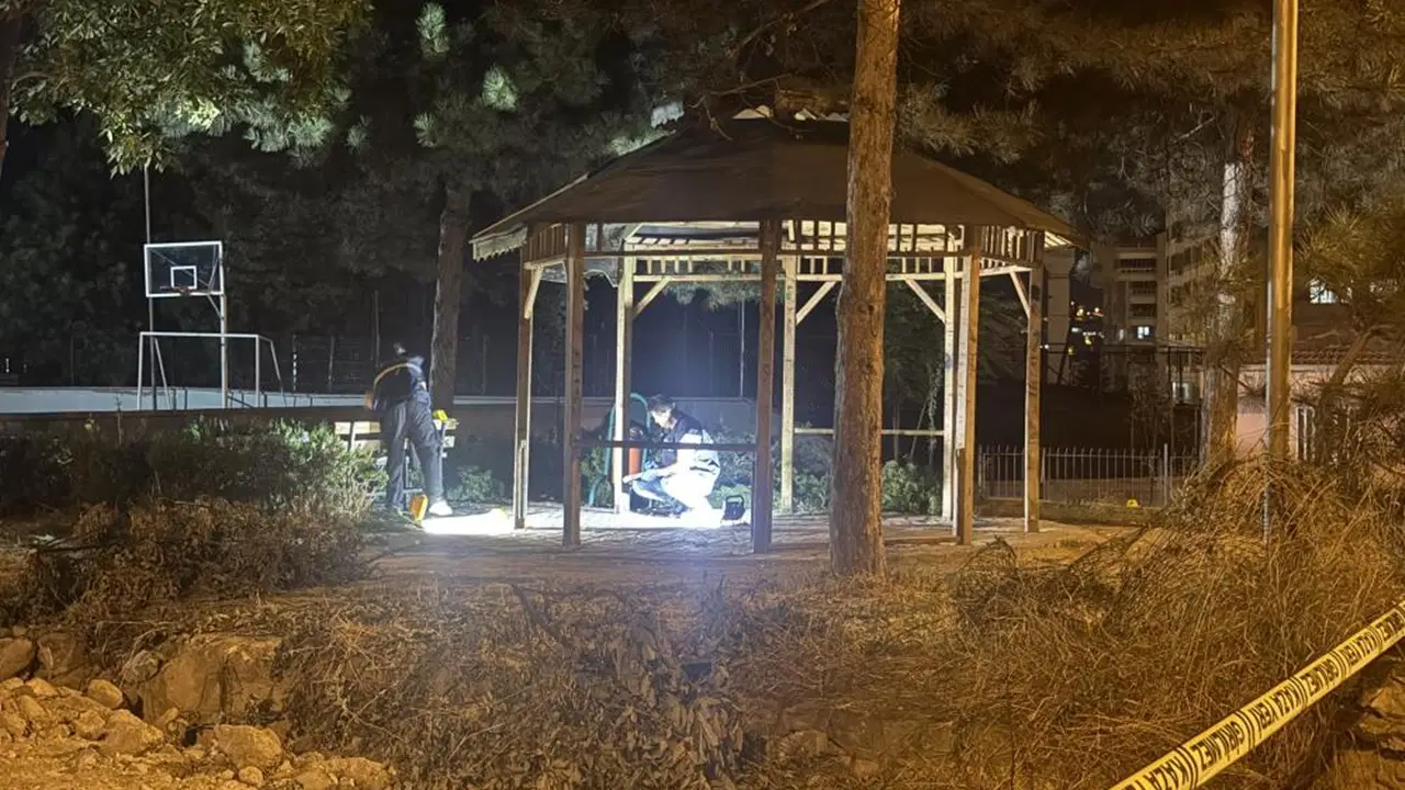 Hırka Verme Tartışması Kanlı Bitti: Arkadaşını Bıçaklayarak Ağır Yaraladı