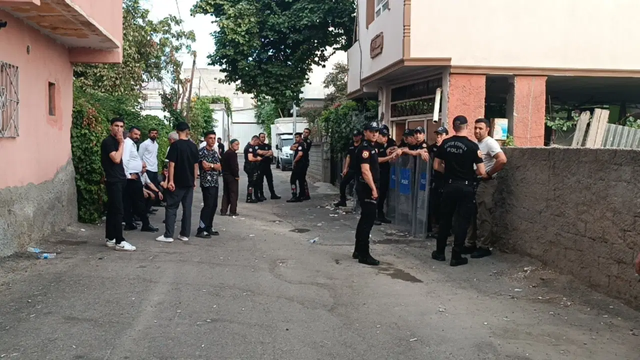 Batman’da Şok Olay! Annesini Katledip Çöp Konteynerine Attı