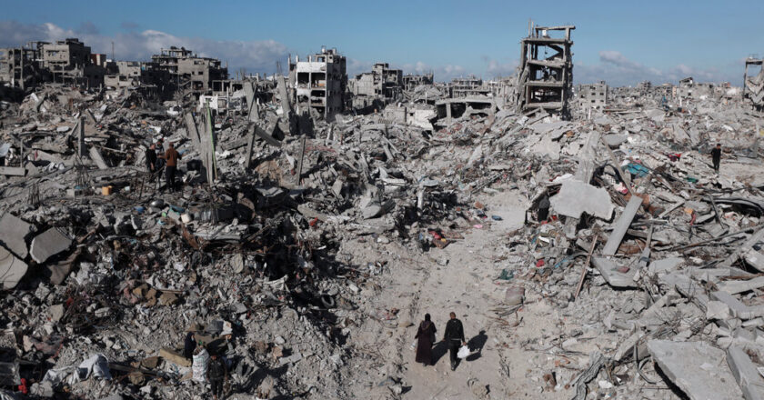 Gaza residents return to the widespread destruction of their old neighborhoods