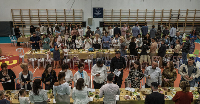 Hosts still held in Gaza Cast Shadow on the Jewish Easter in Israel