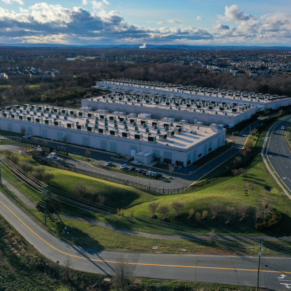 Senatörler, A.I. Veri Merkezlerinin Artan Elektrik Maliyetlerindeki Rolünü Araştırıyor