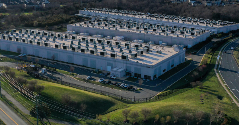 Senatörler, A.I. Veri Merkezlerinin Artan Elektrik Maliyetlerindeki Rolünü Araştırıyor